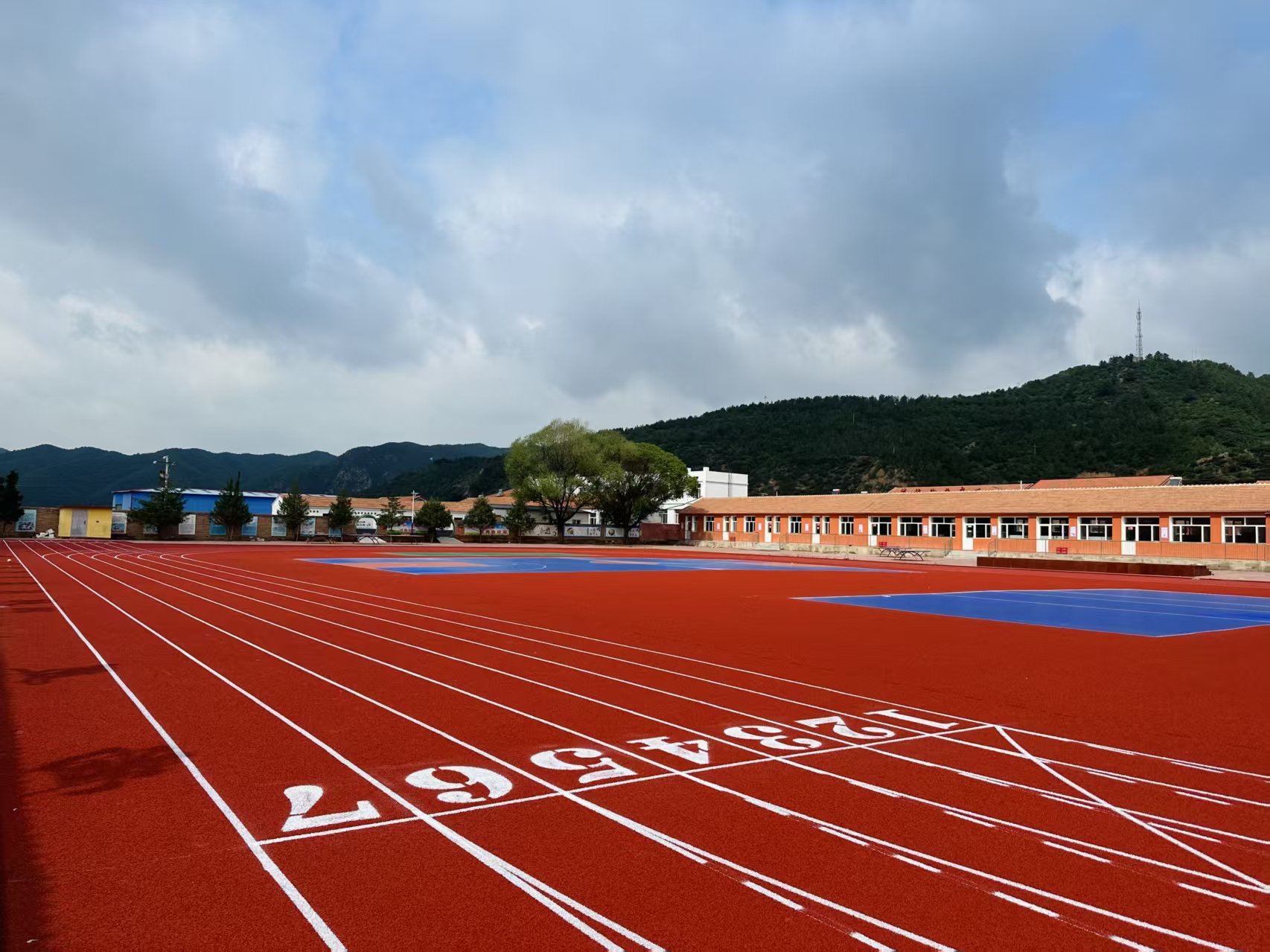 固原市自结纹塑胶跑道塑胶跑道材料 - 排名